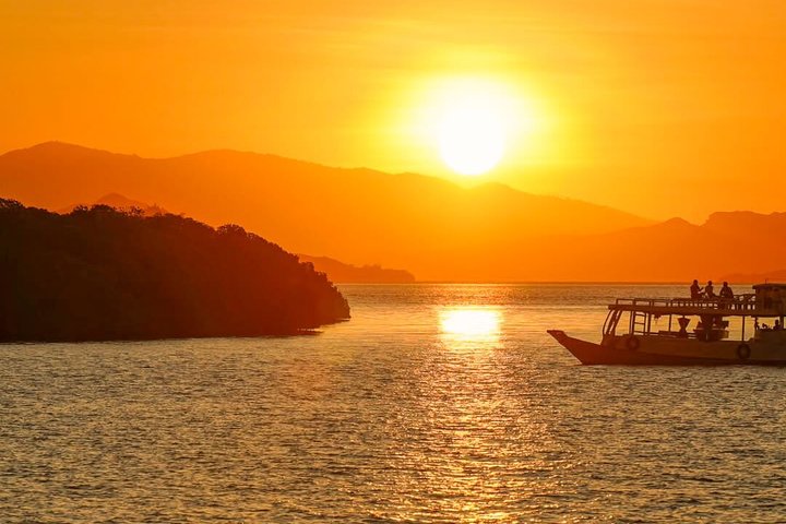 2 Day Komodo Island Sailing Adventure with Snorkeling & Dragons