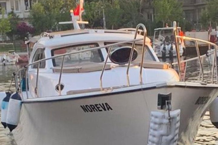 Princes' Island Hidden Coves Scenic Boat Tour (Around the Island)