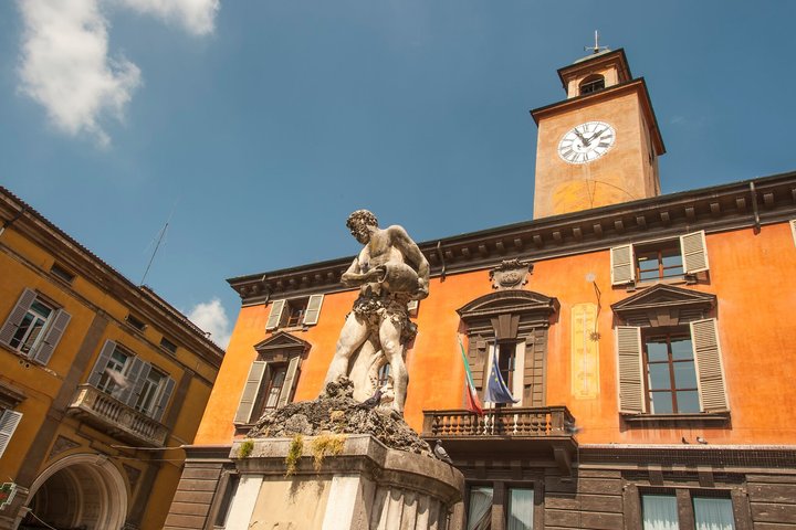 Reggio Emilia Guided Walking Tour with Food Tastings