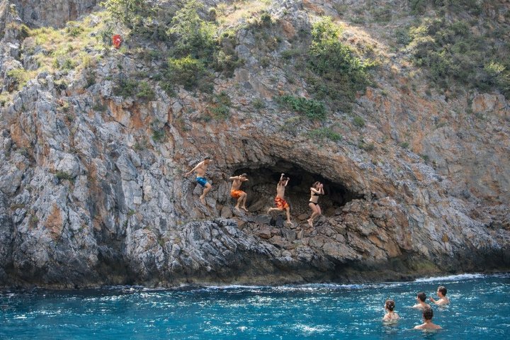 Alanya Boat Trip : Pirate Boat Tour with Foam Party-All inclusive