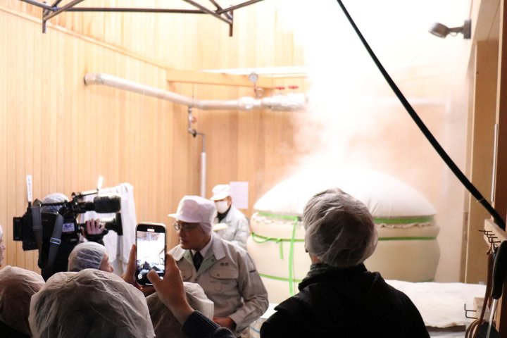 Traditional Sake Brewery Tour with Tasting & Gift[Local Boutique]