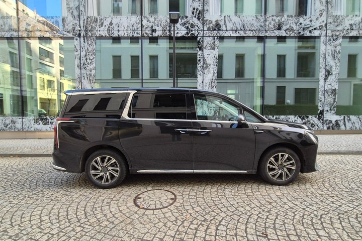 Private Transfer from Vaduz to Zurich Airport