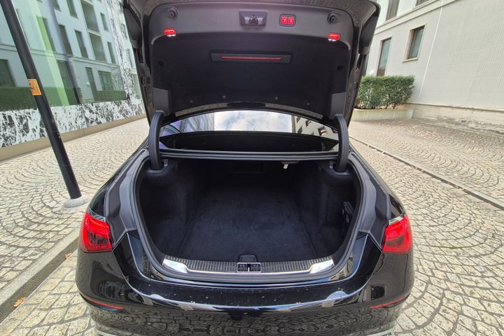 Private Transfer from Vaduz to Zurich Airport