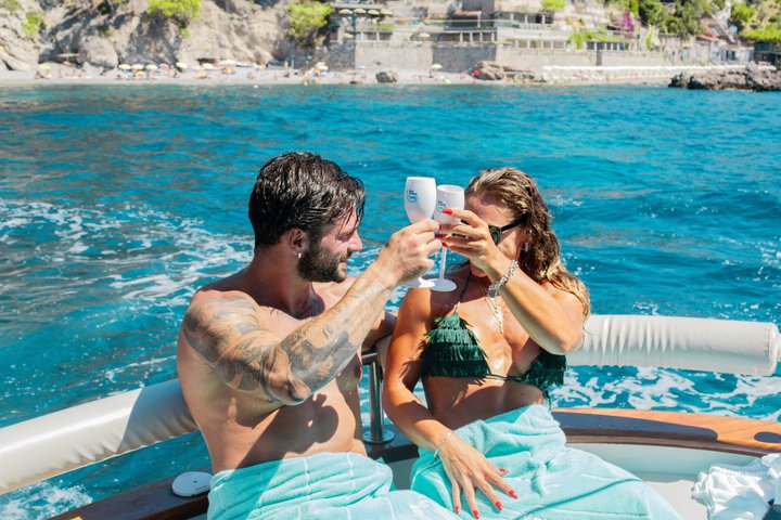 From Salerno: Small Group Amalfi Coast boat tour with stops in Positano & Amalfi
