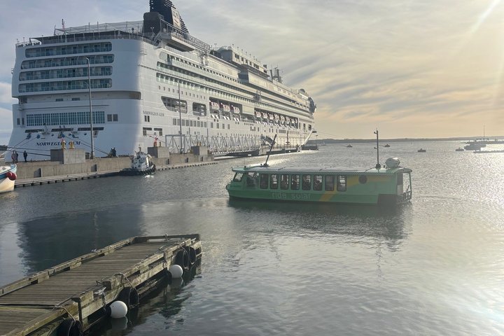 Solar harbour cruise with live music! (Optional lunch/dinner)