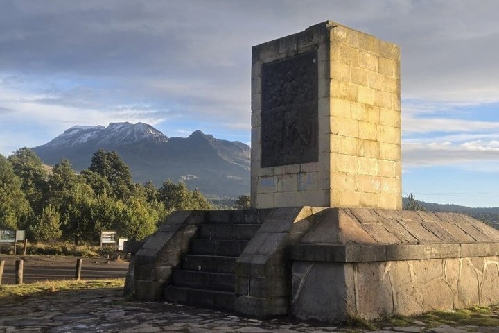 Iztaccihuatl Volcano Hiking Tour from Puebla