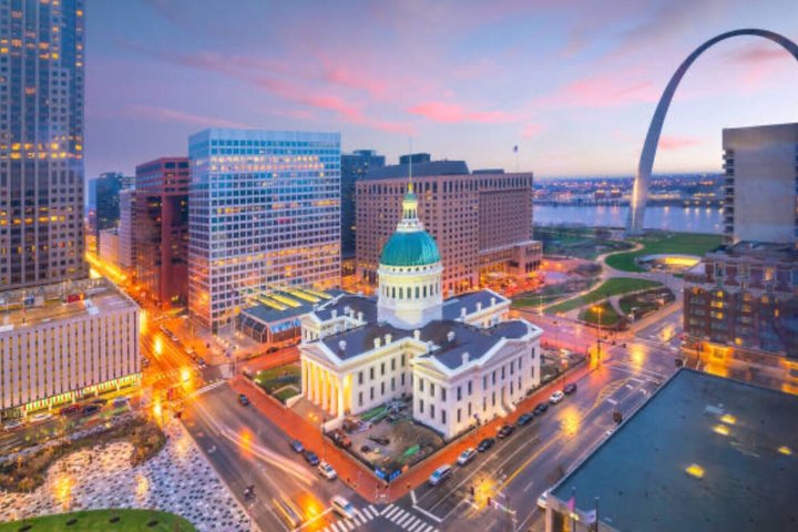 St. Louis Private Walking Tour: Iconic Sites & Stories