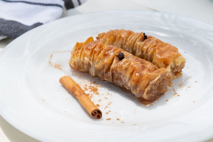 Maria's Open Cooking Class lessons in Delux hotel of Paros