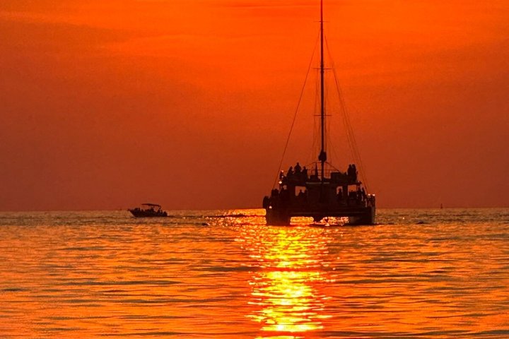 Sarandë: Small-Group Boat Tour with Surprise Extra Stop