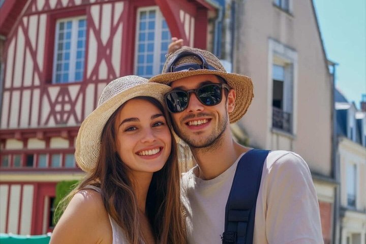 Hello Blois: Private 2-Hour Intro City Walk with Local Guide