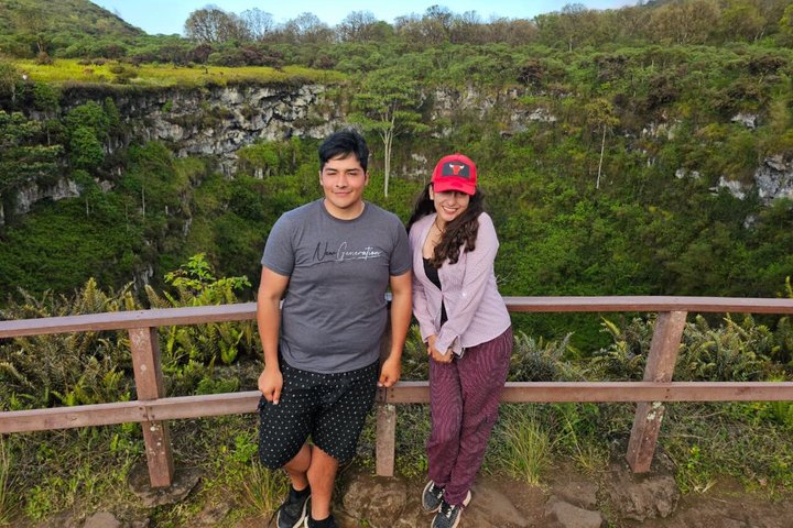 Santa Cruz Craters and Tunnels Tour of Lava and Turtles