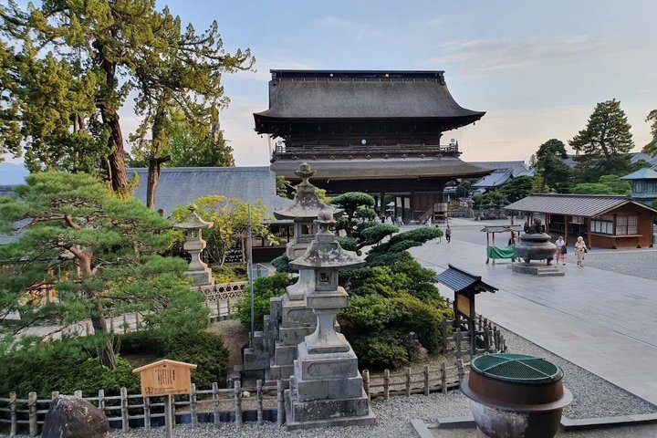 1-Day Private Tour Nagano Snow Monkeys Zenko-ji Temple Sake Test