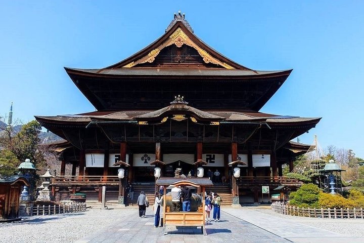 1-Day Private Tour Nagano Snow Monkeys Zenko-ji Temple Sake Test