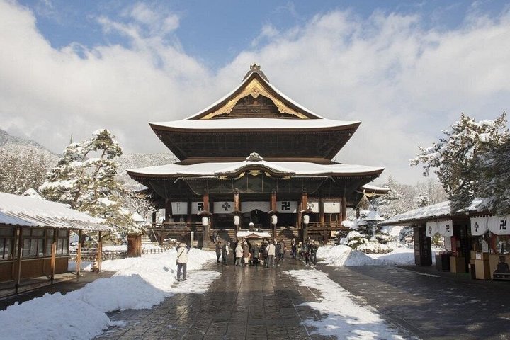 1-Day Private Tour Nagano Snow Monkeys Zenko-ji Temple Sake Test