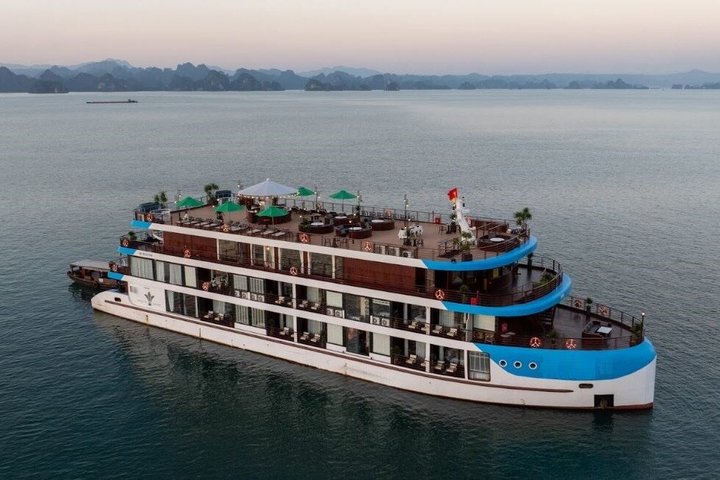 2-Day Ha Long-Lan Ha Bay-Bai Tu Long Bay 5 Star Cruises & Balcony