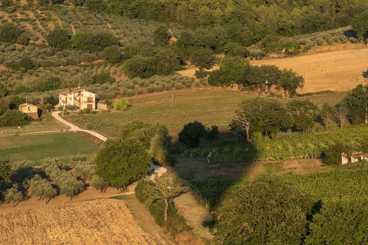 Professional hot air balloon rides at Assisi, Trasimeno in Umbria