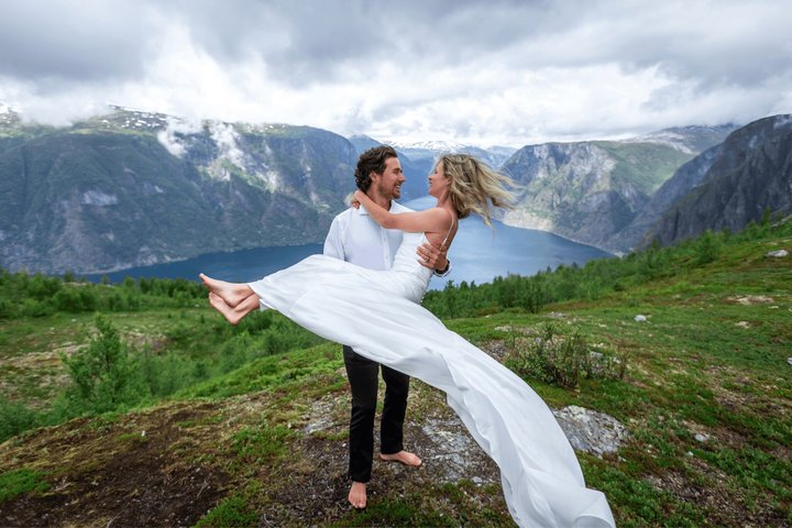 Private Aurlandsfjord SUV Photoshoot Adventure