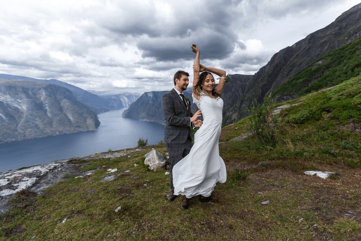 Private Aurlandsfjord SUV Photoshoot Adventure