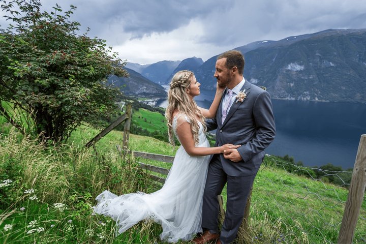 Private Aurlandsfjord SUV Photoshoot Adventure