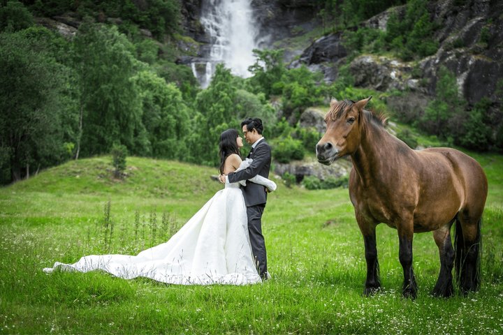 Private Aurlandsfjord SUV Photoshoot Adventure