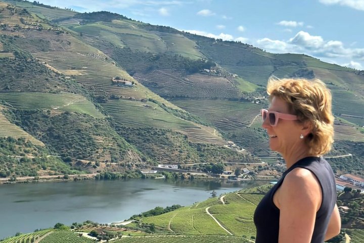 Douro Valley to Lisbon with Coimbra, Fatima, Tomar, Nazaré, Óbidos