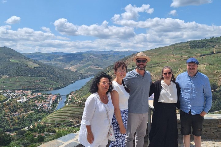 Douro Valley to Lisbon with Coimbra, Fatima, Tomar, Nazaré, Óbidos