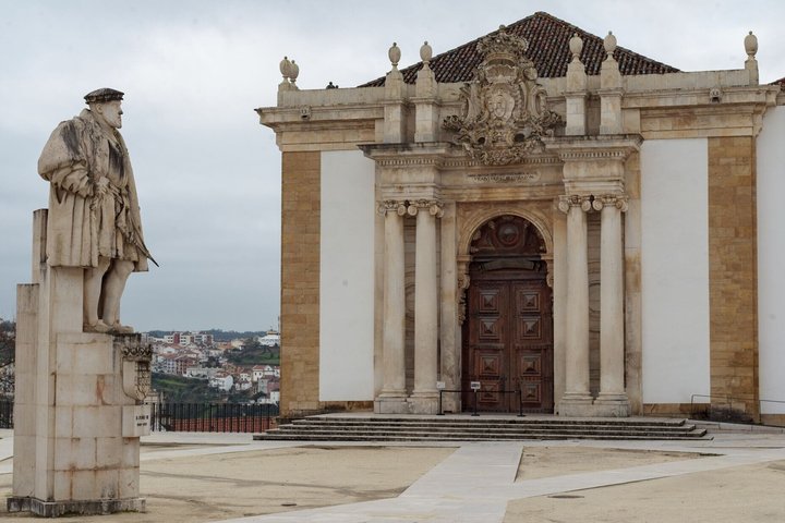 Douro Valley to Lisbon with Coimbra, Fatima, Tomar, Nazaré, Óbidos