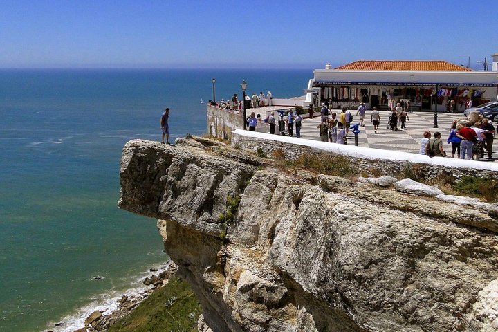Douro Valley to Lisbon with Coimbra, Fatima, Tomar, Nazaré, Óbidos