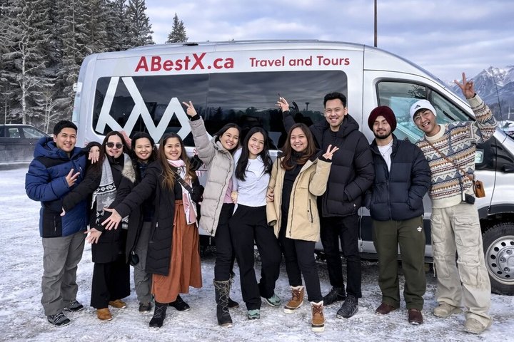 Explore Moraine Lake & Lake Louise Roundtrip Shared Tour