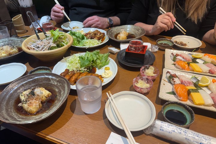 Osaka Food Tour: 15 Delicious Dishes & 3 drinks at 5 Eateries