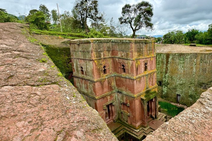 Tour 11 monolithic rock churches & museum in Lalibela & cave church with mummies