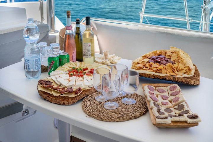 Catamaran tour Magdalene Archipelago from Cannigione from 12 mt..