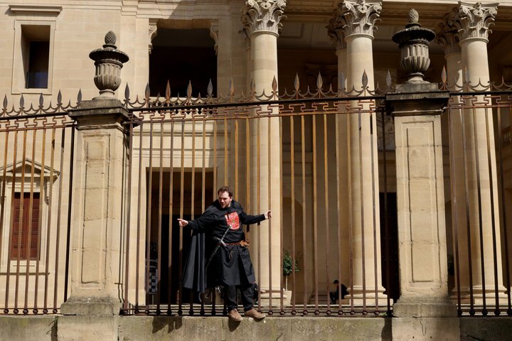 MEDIEVAL PAMPLONA: Immersive Knight-Led Walking Experience