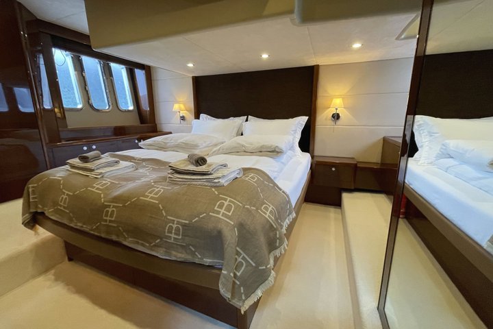 Private yacht Cruise in Flåm and Gudvangen, Nærøyfjord