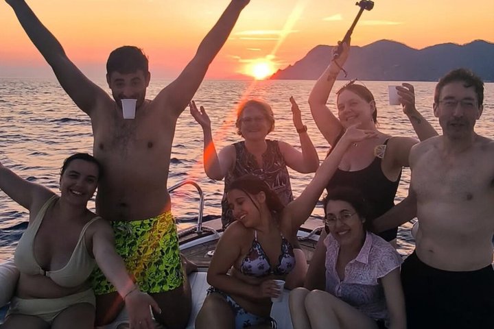 Cinque Terre by sea, day and sunset tours from Manarola