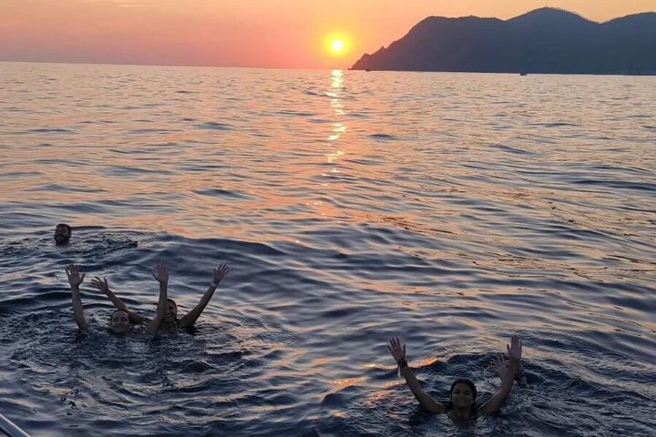 Cinque Terre by sea, day and sunset tours from Manarola
