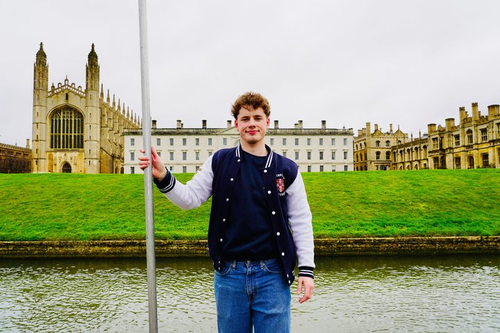 Cambridge Student-Led Shared Punting Tour (English or Chinese)