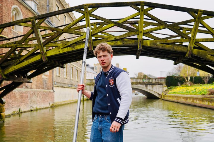 Cambridge Student-Led Shared Punting Tour (English or Chinese)
