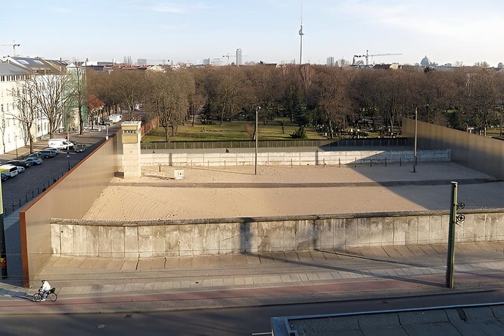 Warnemünde Shore Excursion: Private Tour of Berlin's World War II and Cold War Sites