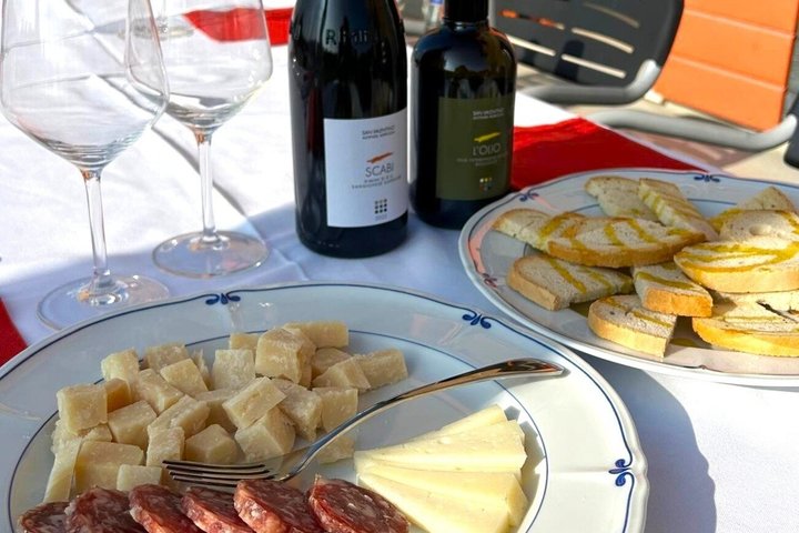 Organic Wine Tasting and Local Food with View near Rimini