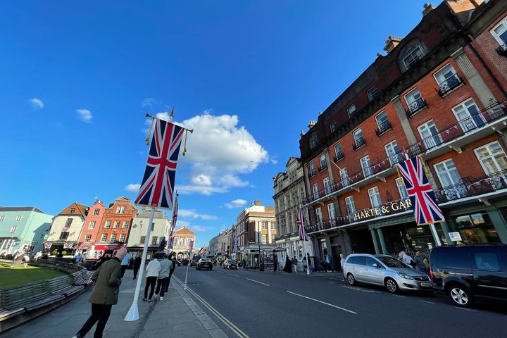 Private Royal Borough Scenic Tour with Windsor Castle Views