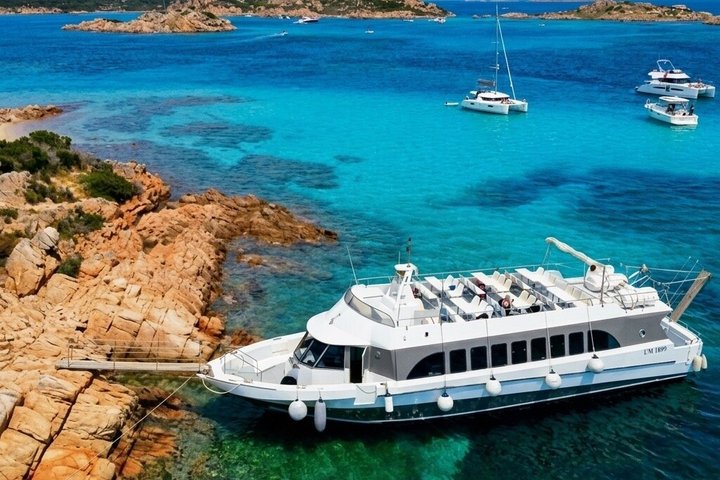 Boat tour in the Archipelago of La Maddalena