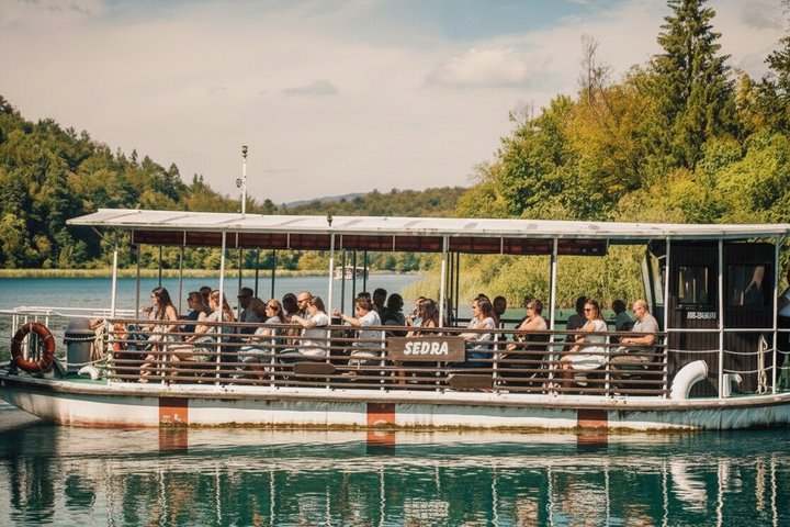 Zagreb: Plitvice Lakes & Rastoke Guided Day Trip with Ticket