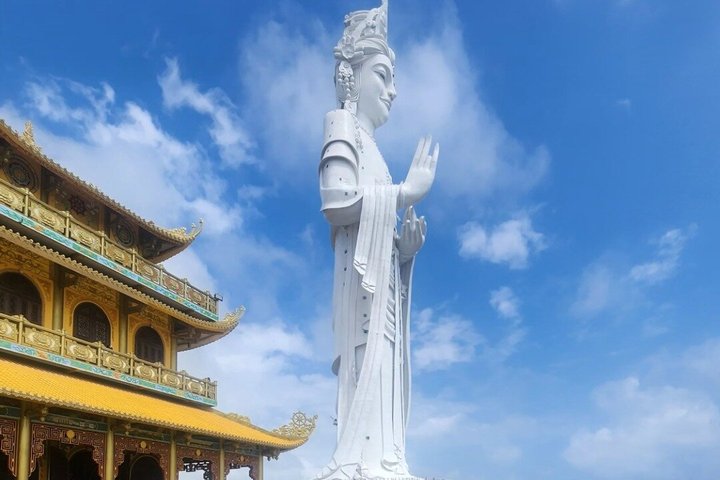 WAR TOUR to MY LAI MASSACRE & KY ANH TUNNELS & GOLDEN PAGODA