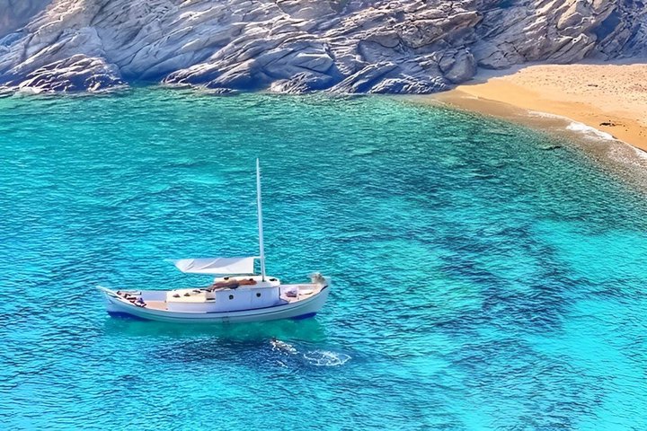 Ios Cyclades: Traditional Boat Tour with Greek Snacks and Drinks