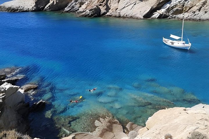 Ios Cyclades: Traditional Boat Tour with Greek Snacks and Drinks
