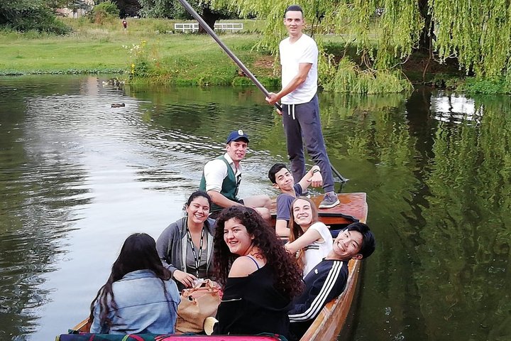 Cambridge Tour by Alumni™ & Punting + Optional King's College