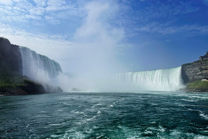 Niagara Falls 2-Day Tour from NYC with Corning & Finger Lakes