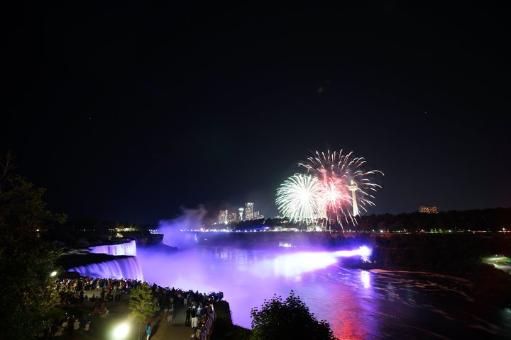 Niagara Falls 2-Day Tour from NYC with Corning & Finger Lakes