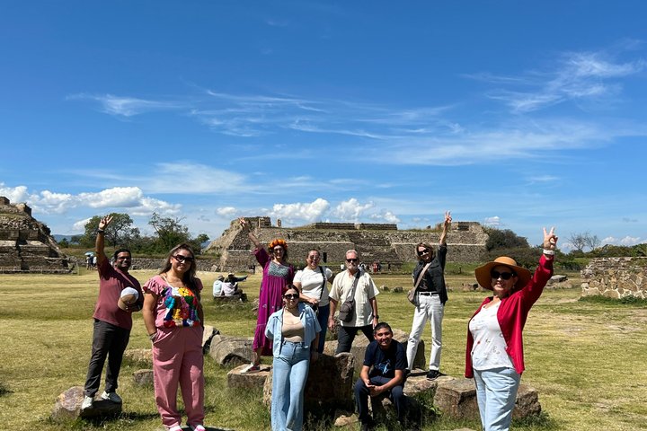 Monte Alban for 3hrs, Black Pottery and Alebrijes with Admissions